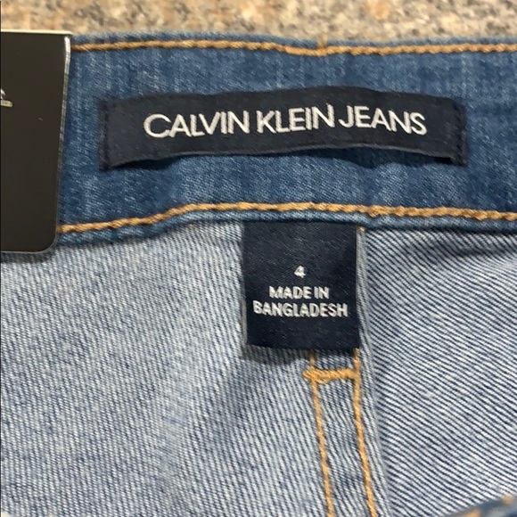 Calvin Klein Jean shorts - size 4 - Picture 4 of 8